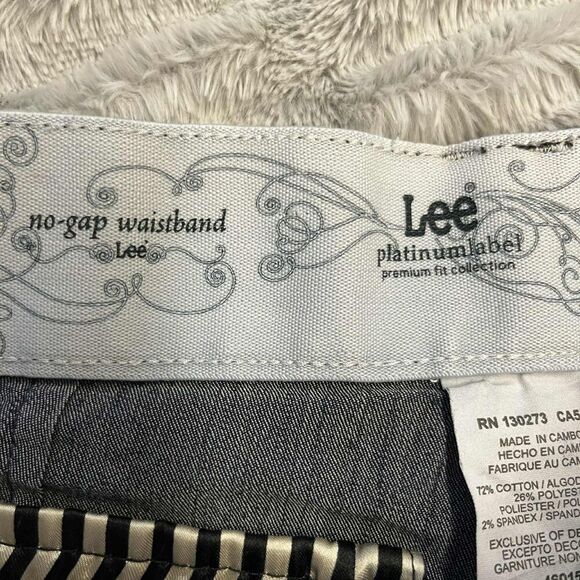 Lee Platinum Shorts Womens 10P Cut Off Blue Distressed Stretch 3" Rise Dark Wash - Picture 3 of 9